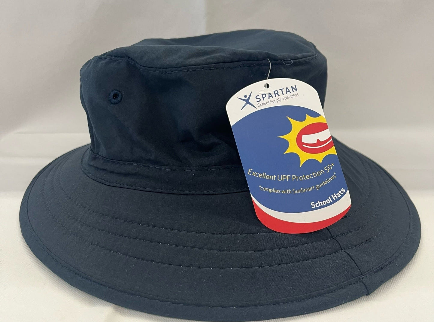 Bucket hat with toggle