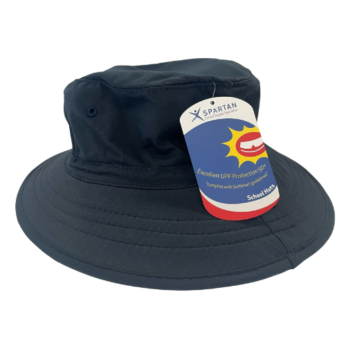 Bucket hat with toggle